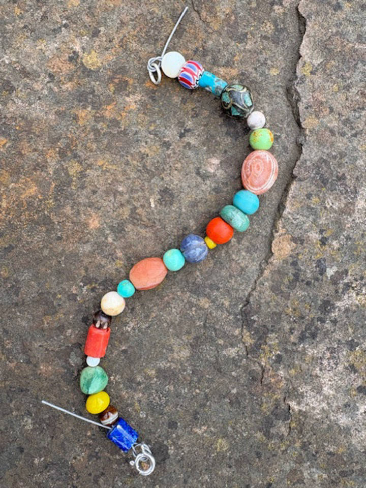 Farbenfrohes Armband