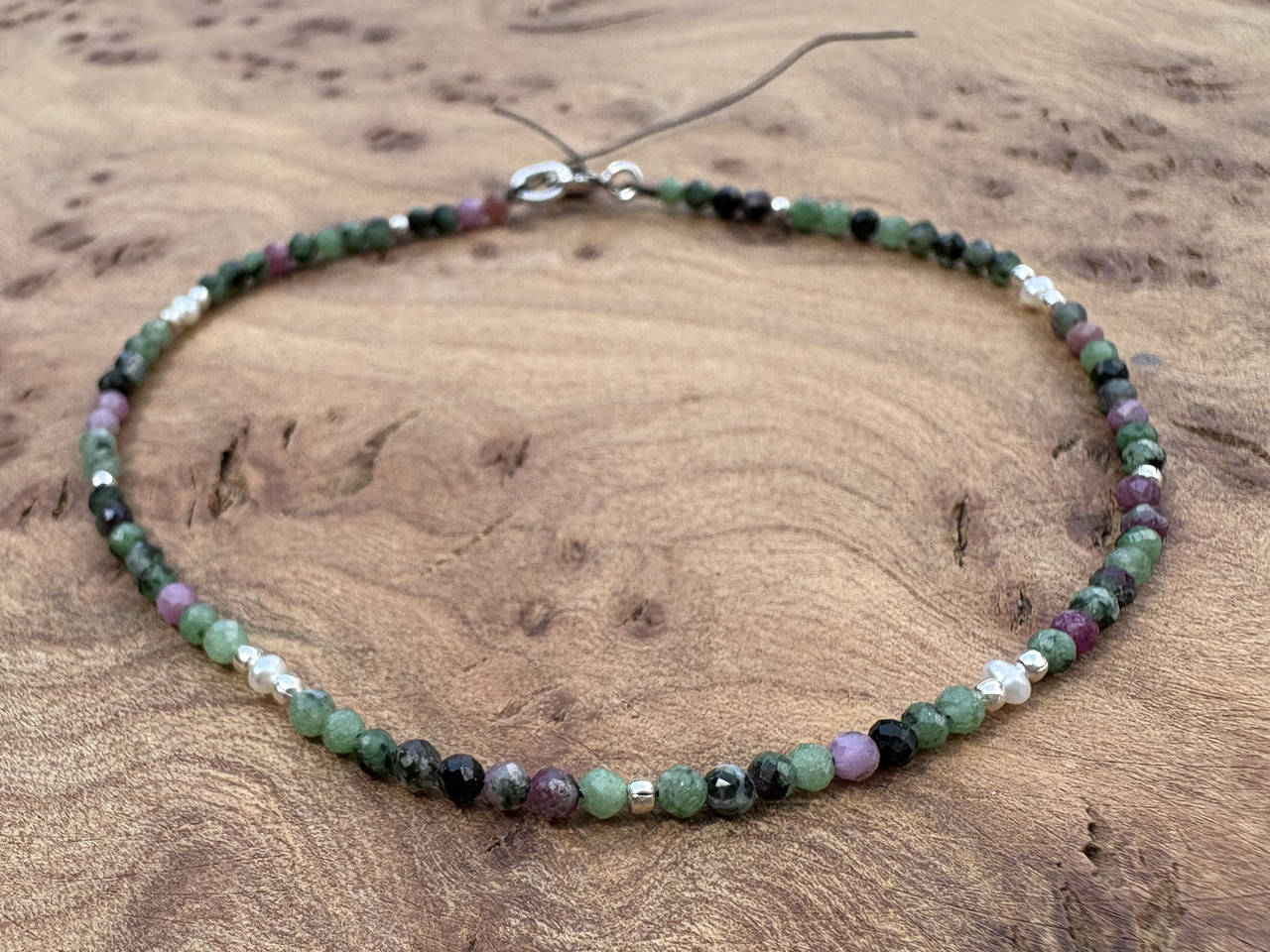 Feines Rubin Zoisit Armband