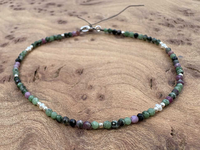 Feines Rubin Zoisit Armband