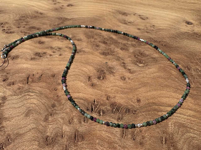 Feine Rubin Zoisit Kette