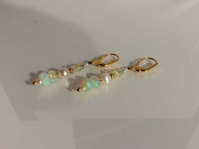 Ohrhänger mit Opal und Süßwasserzuchtperlen